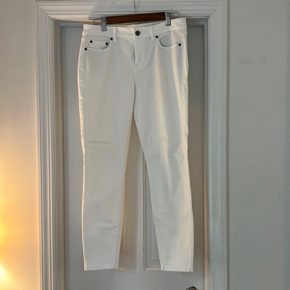 Vineyard Vines white jeans